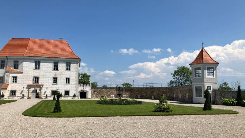 Schloss Viehofen St. Poelten Hochzeit Location Event 10.jpg