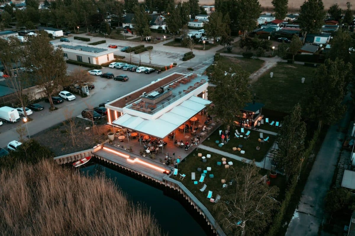 Tesla am See Rust Eventlocation Burgenland Hier Feiern 25.jpeg