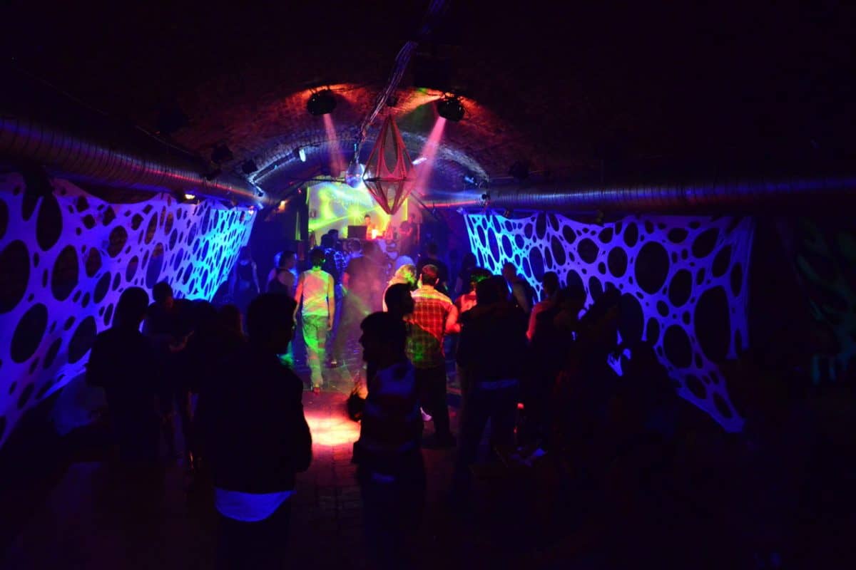 weberknecht wien club kellergewoelbe party 3.jpg