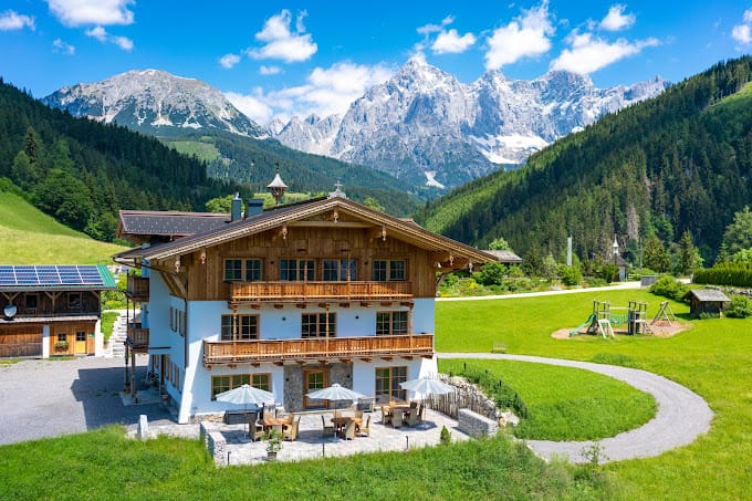 ferienhaus mandlberggut appartements gutshaus schladming dachstein wandern skifahren sommer winter.jpg